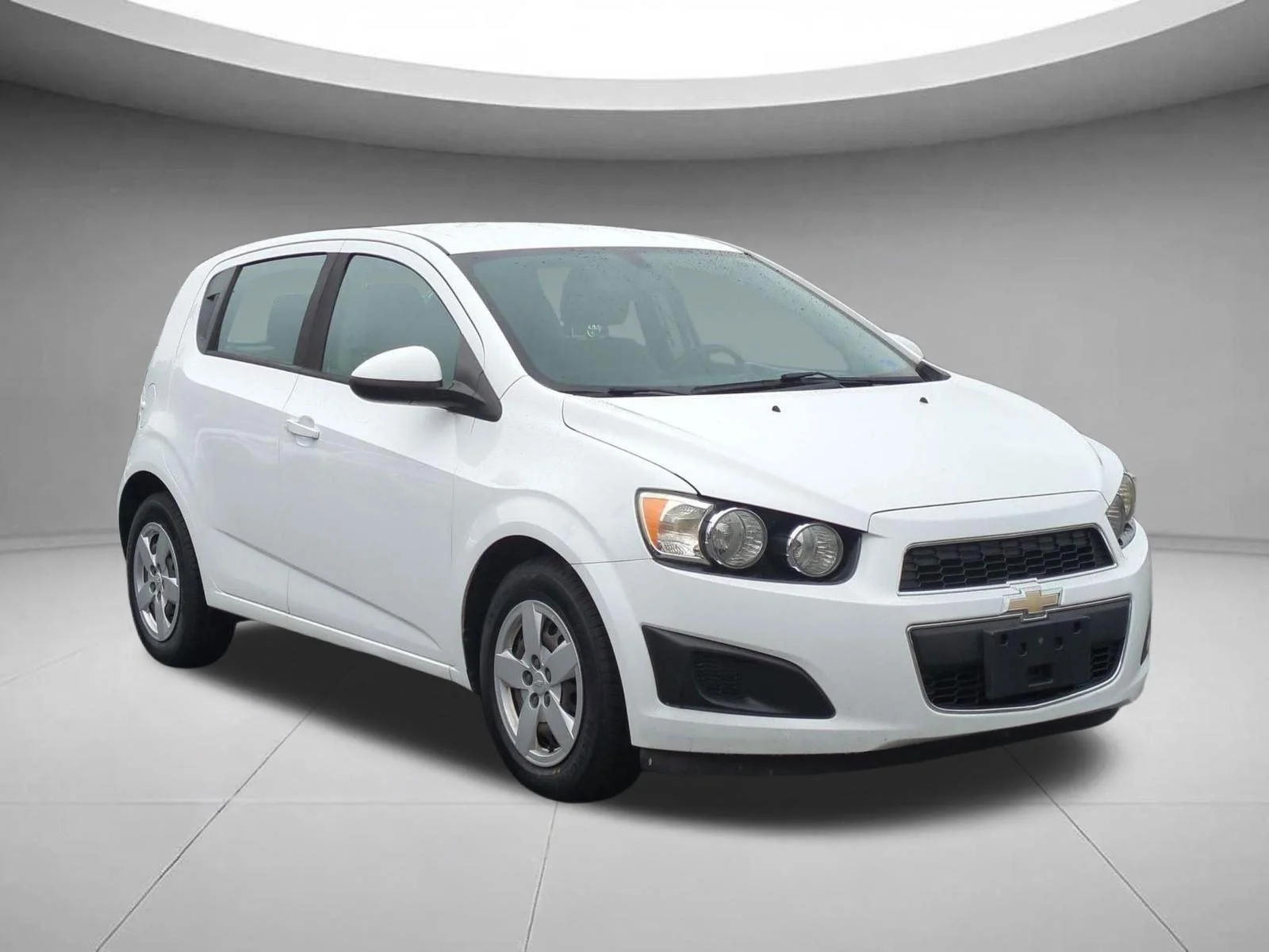 Used 2016 Summit White Chevrolet LS image 7