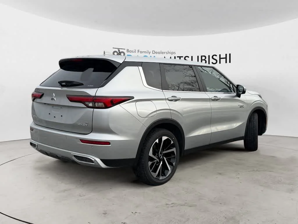 New 2025 Alloy Silver Metallic Mitsubishi SEL image 3