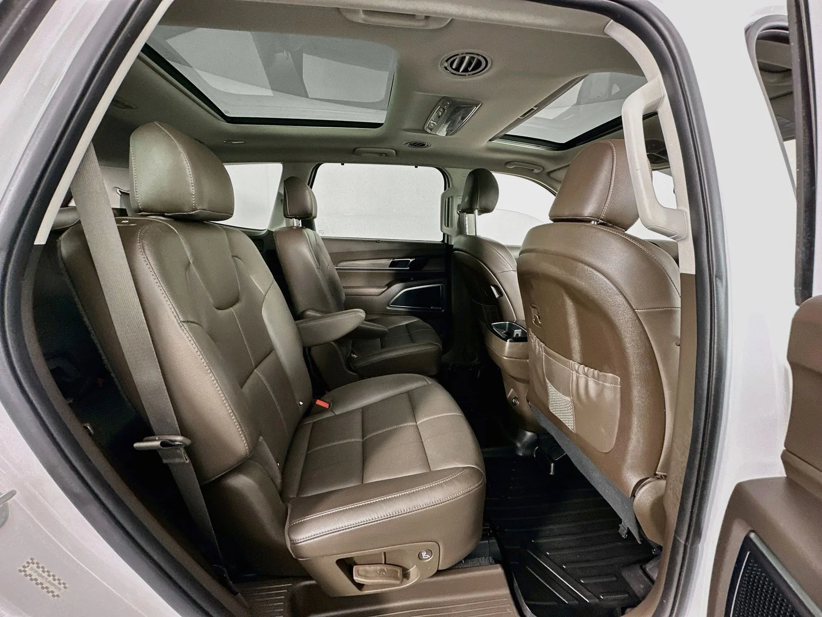 Used 2020 Snow White Pearl Kia SX image 30