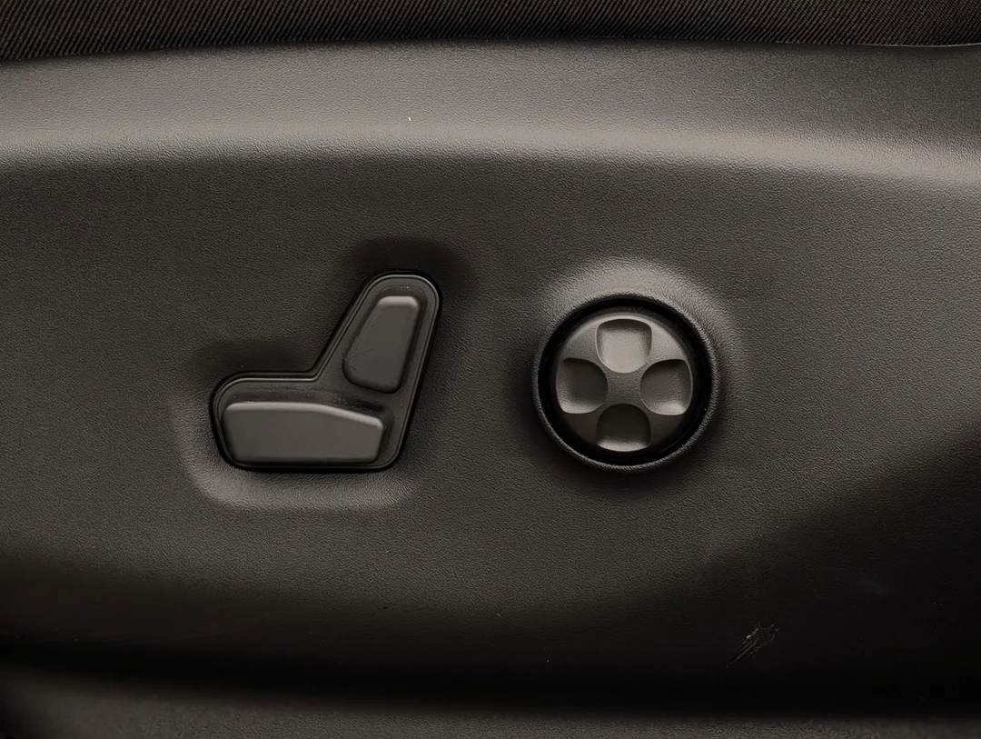 New 2027 Black Chrysler Select - - AWD - Customer Preferred Pkg 27L - Safety Sphere - Full Sunroof & More! image 14