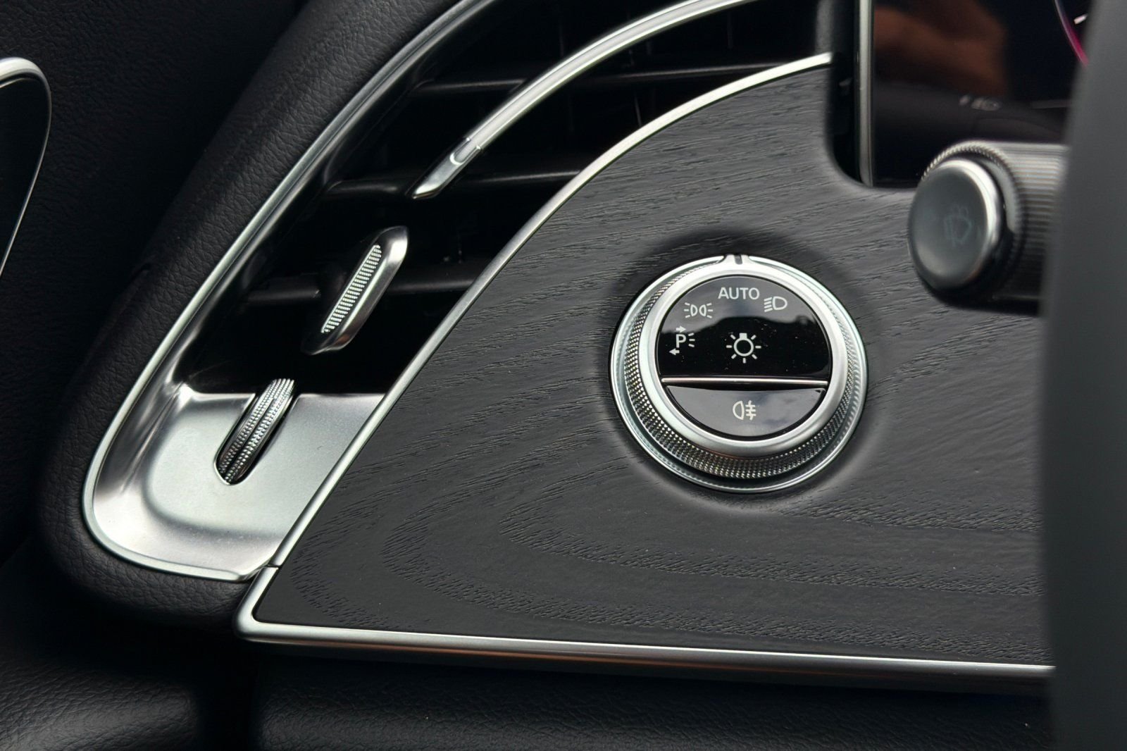 New 2026 MANUFAKTUR Alpine Grey Mercedes-Benz E 350 image 31