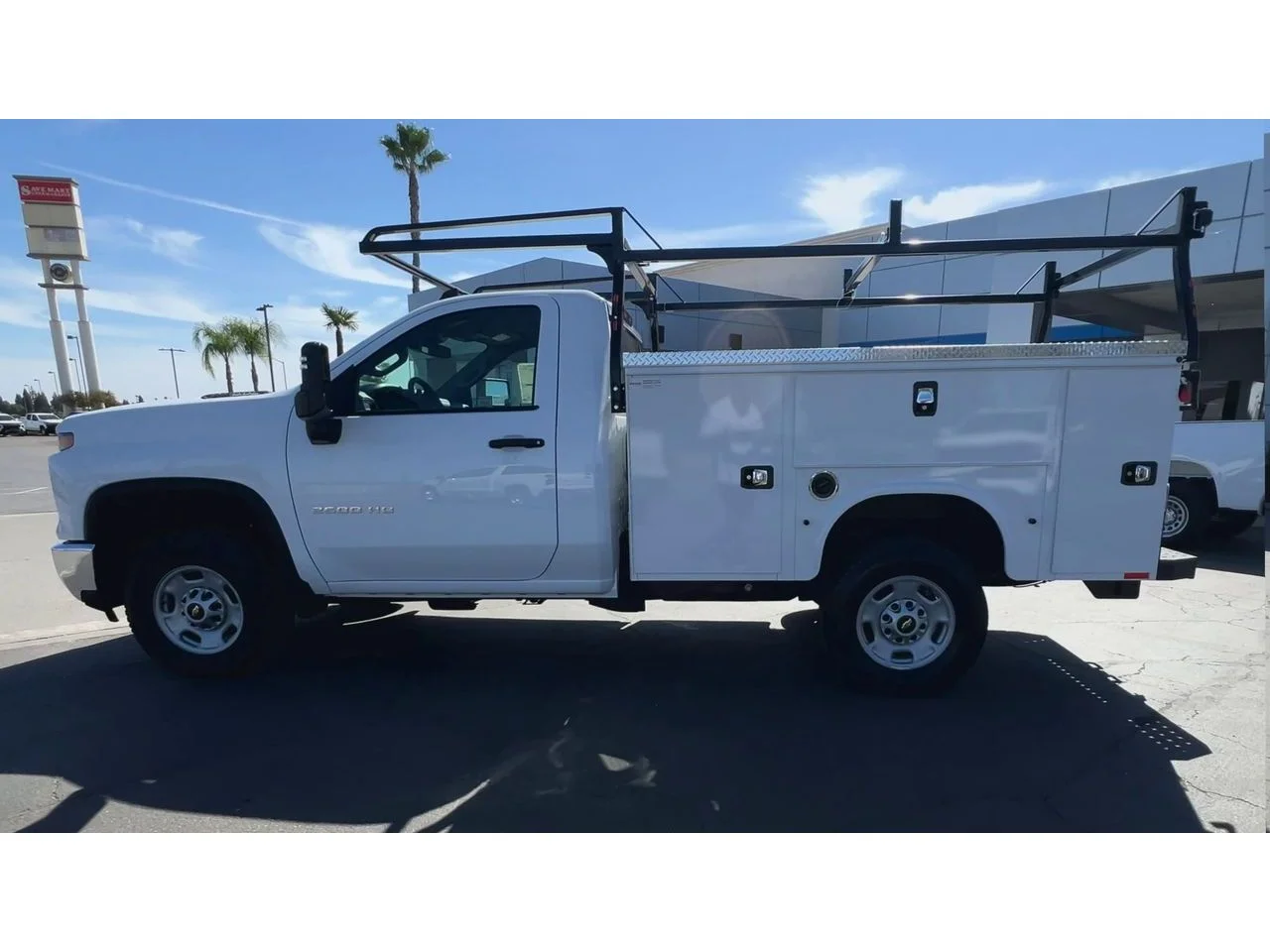 New 2026 Summit White Chevrolet WT image 9
