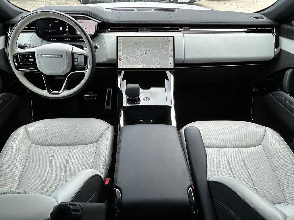 Used 2024 White Land Rover Dynamic SE image 10