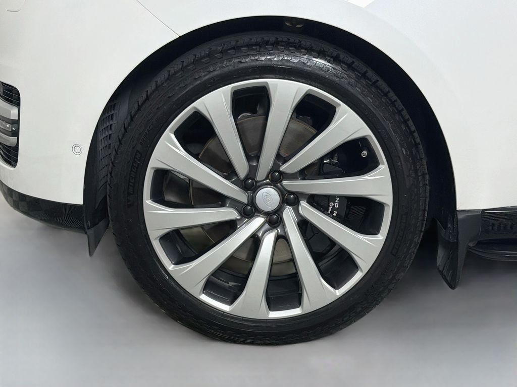Certified Used 2024 White Land Rover Autobiography image 34