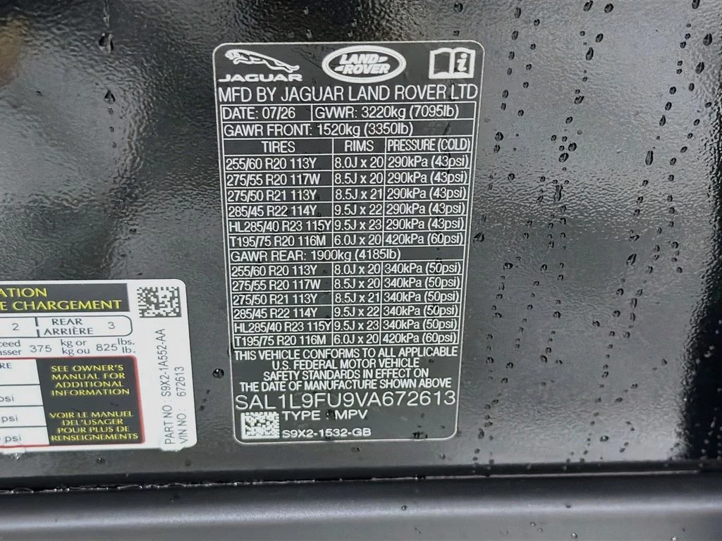 New 2027 Santorini Black Land Rover Dynamic SE image 34