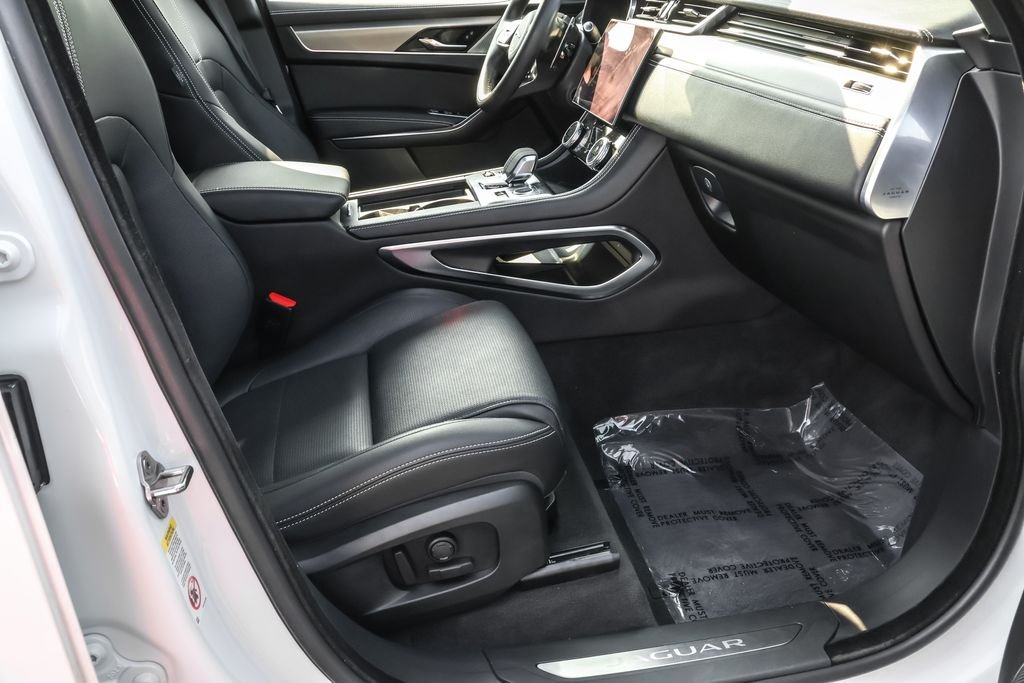 Used 2024  Jaguar P400 R-Dynamic S image 37