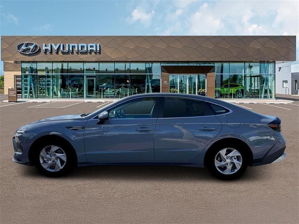New 2026 Blue Hyundai SE image 3