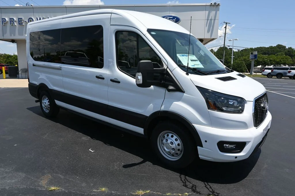 New 2026 Oxford White Ford Passenger Van XLT image 32