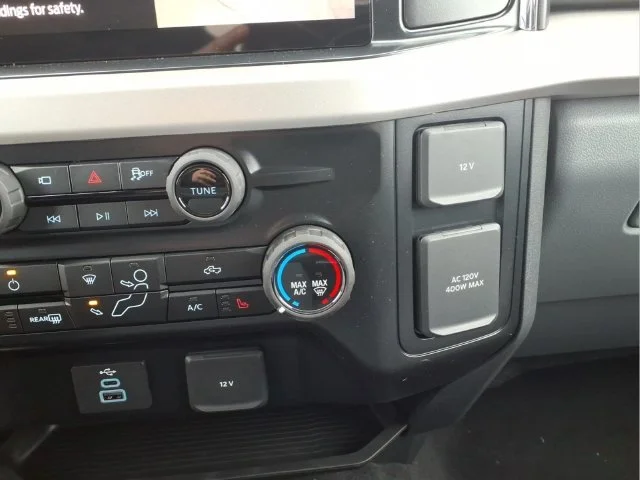 New 2027 Oxford White Ford F-250® XLT image 48
