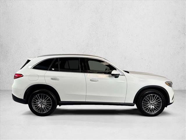 New 2026 Polar White Mercedes-Benz GLC 300 image 34