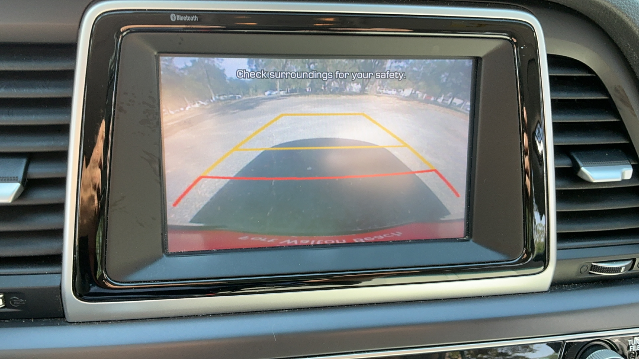Used 2018 Silver Hyundai SE image 11