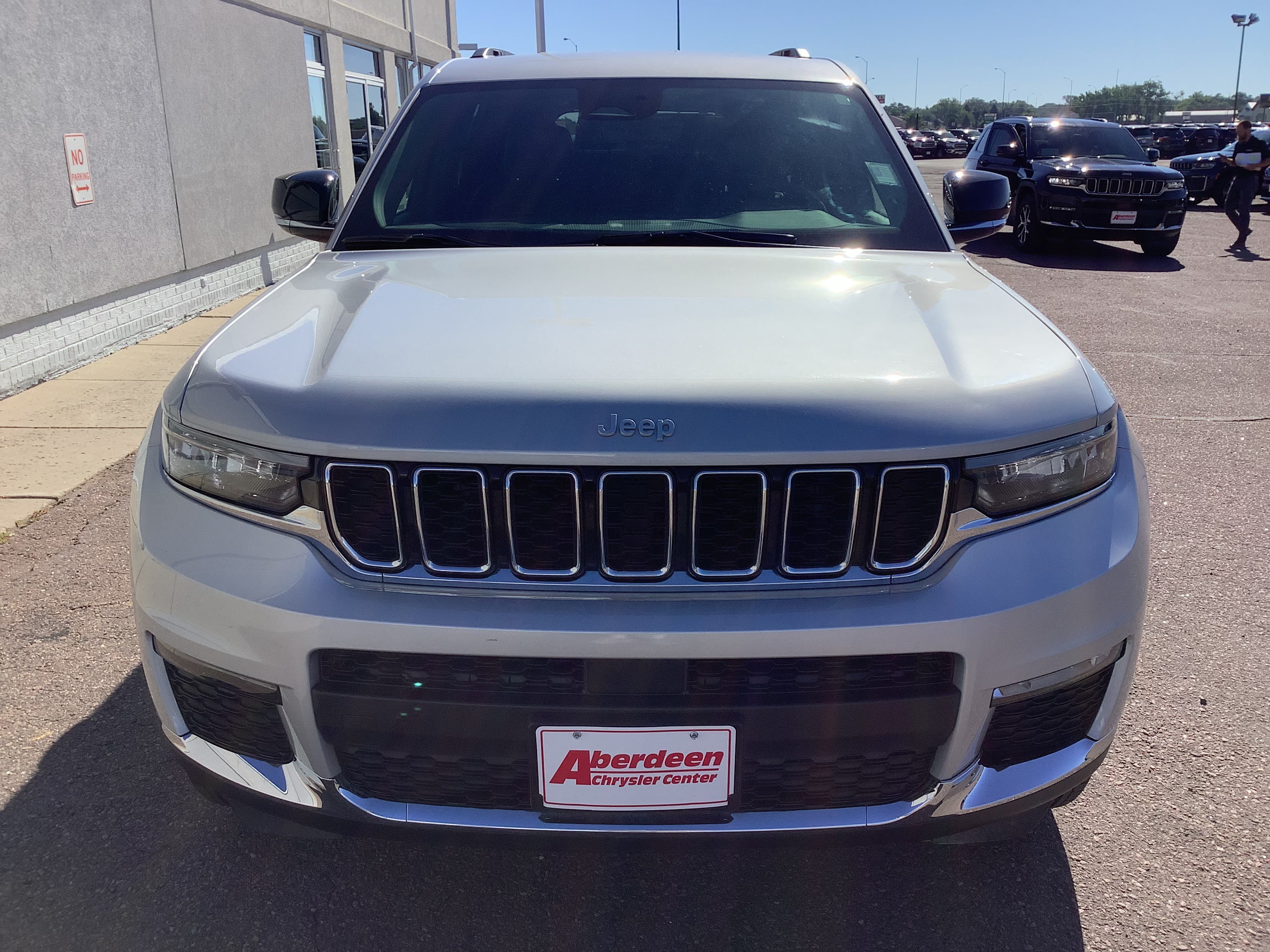Used 2025 Silver Jeep Limited image 3