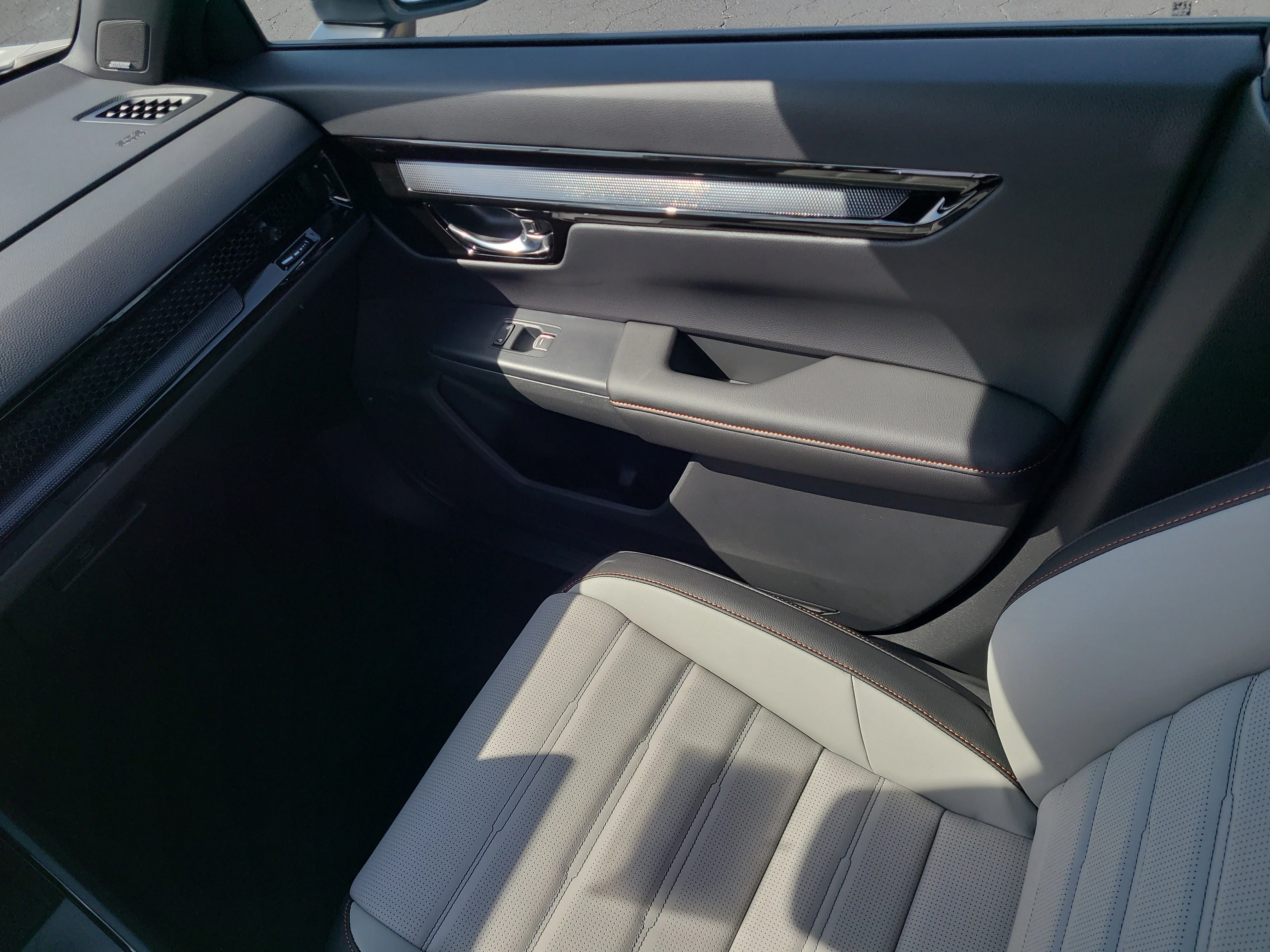 New 2026 Platinum White Pearl Honda Sport Touring image 10