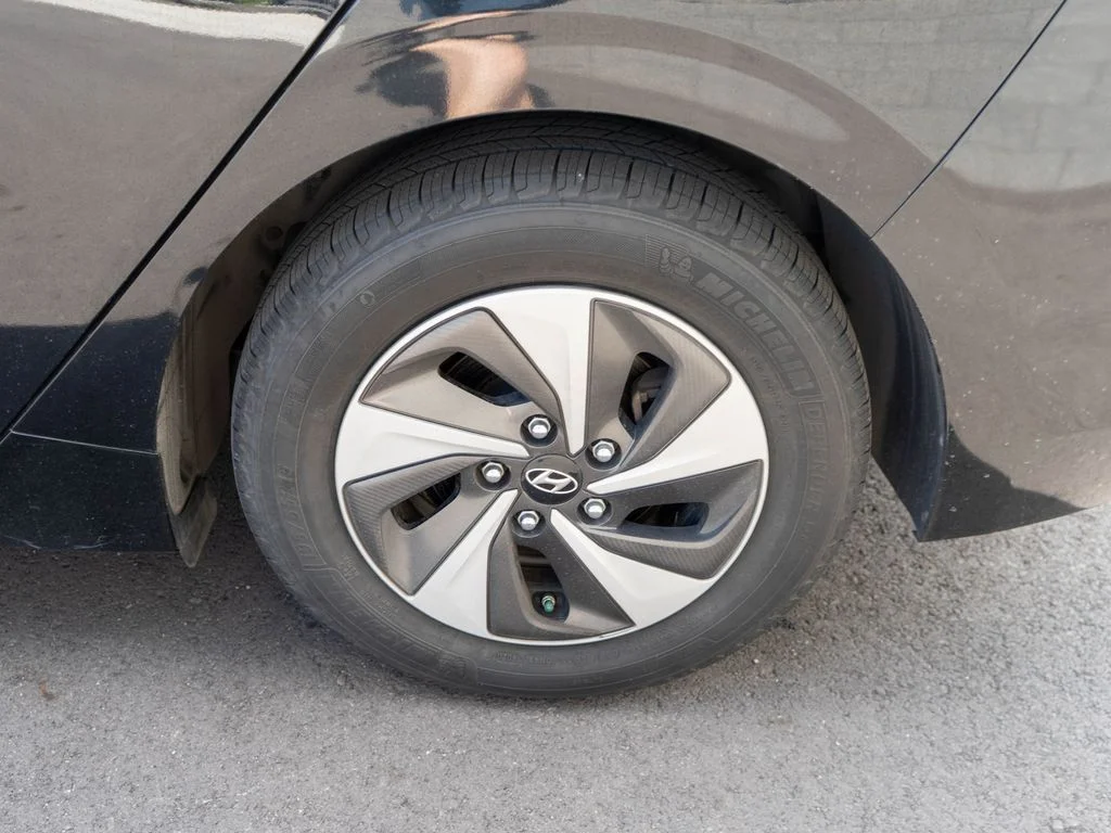 Used 2017 Black Hyundai SEL image 26