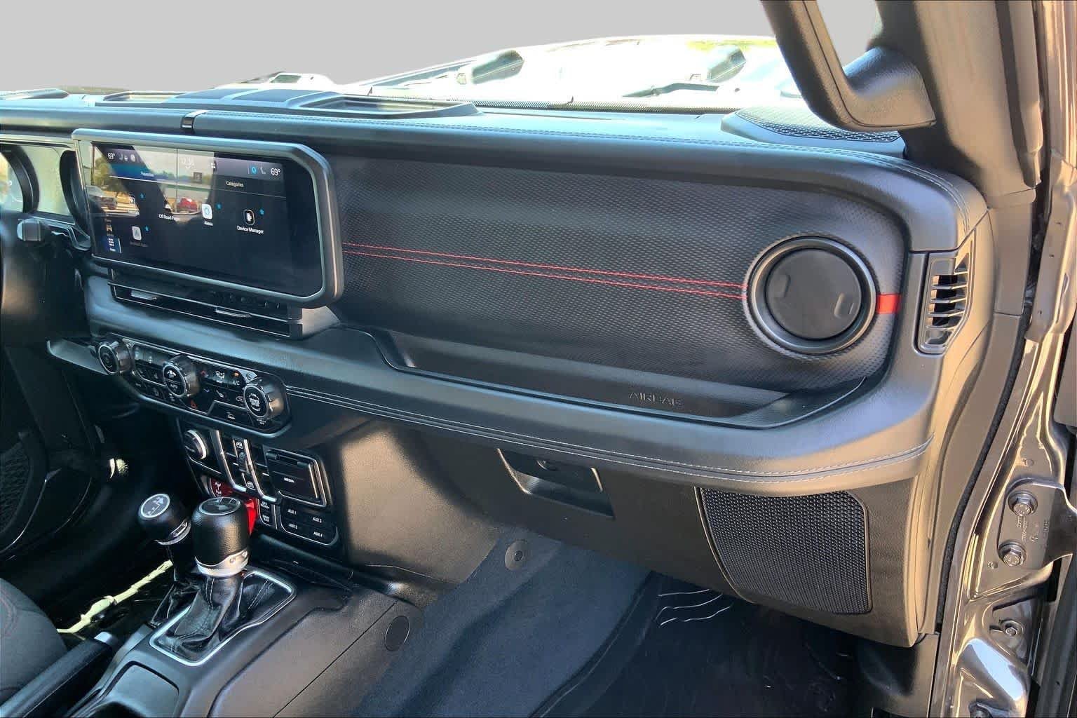 Used 2024 Granite Crystal Metallic Clearcoat Jeep Rubicon image 18