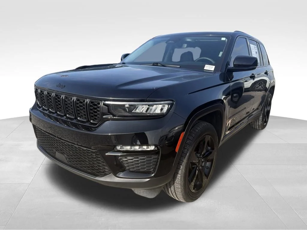 Used 2023 Diamond Black Jeep Limited image 11