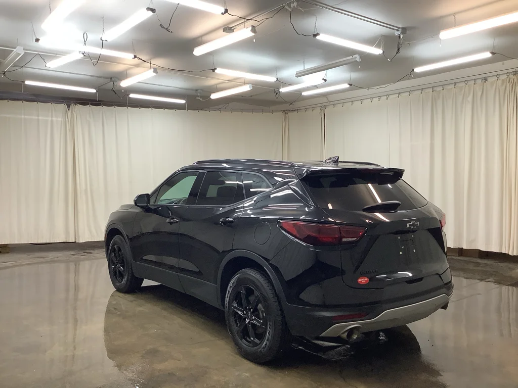 Used 2023 BLACK Chevrolet LT image 9