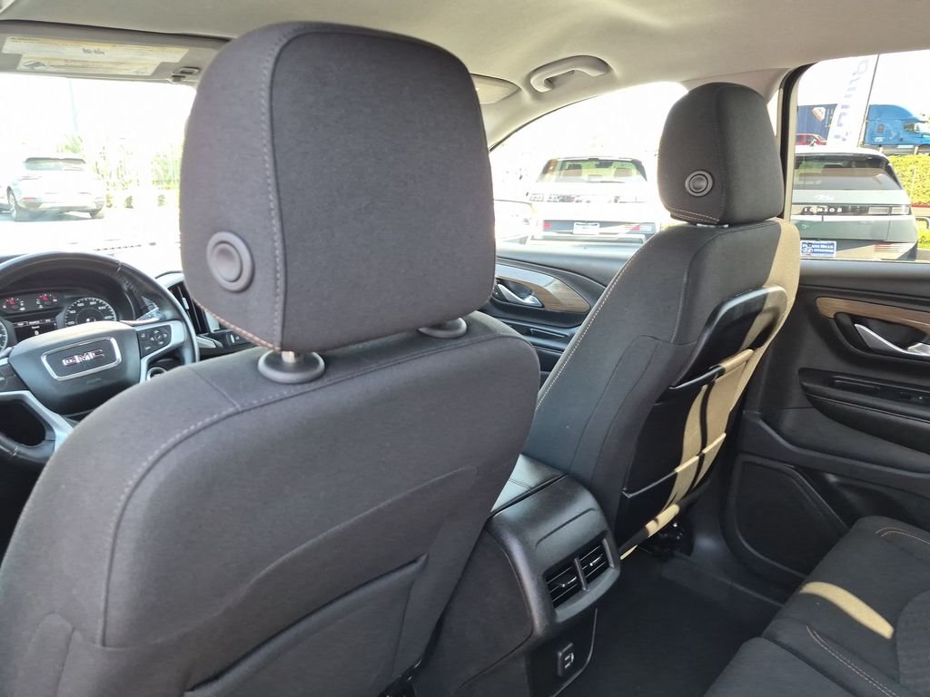 Used 2018 White GMC SLE image 28