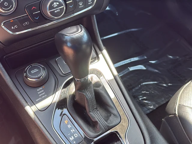 Used 2023 Black Jeep Altitude image 24
