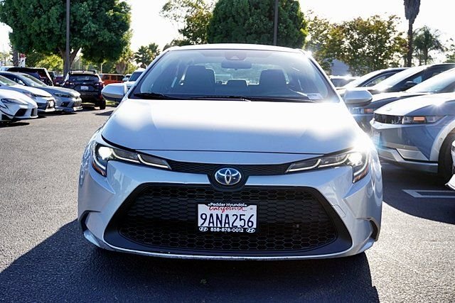 Used 2022 Silver Toyota LE image 4