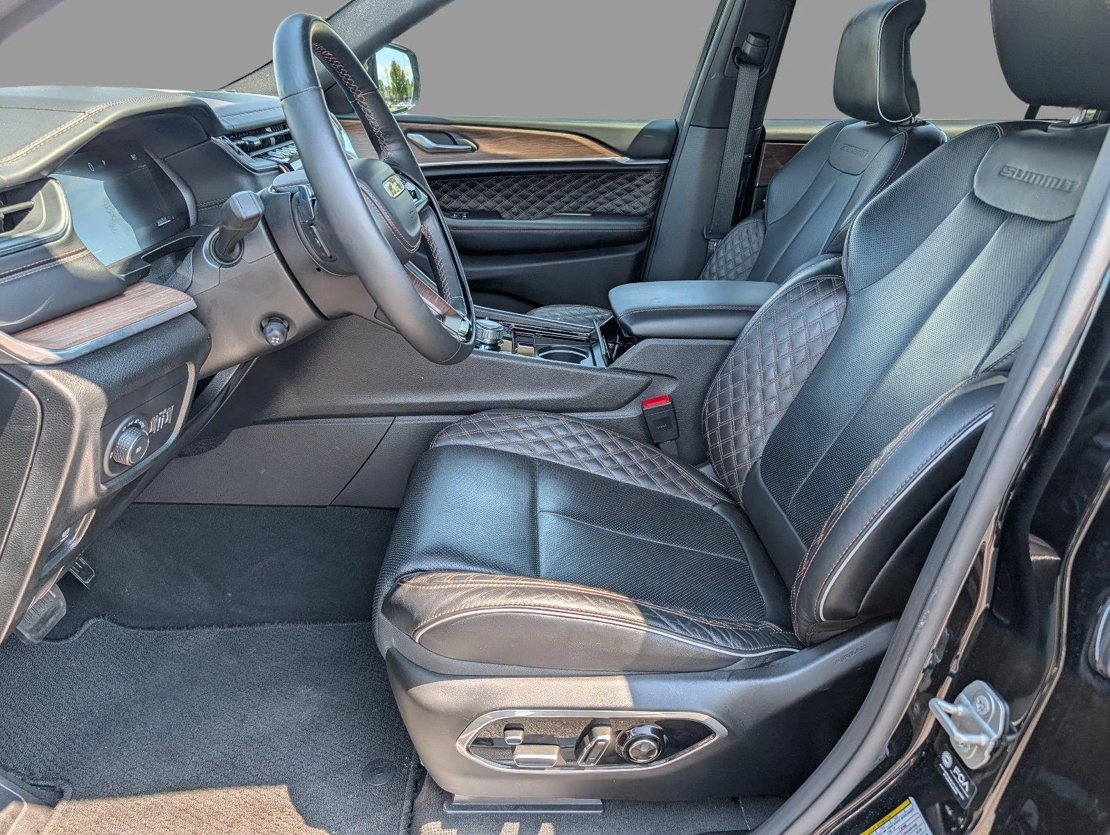 Used 2025 Diamond Black Crystal Pearlcoat Jeep Summit image 10