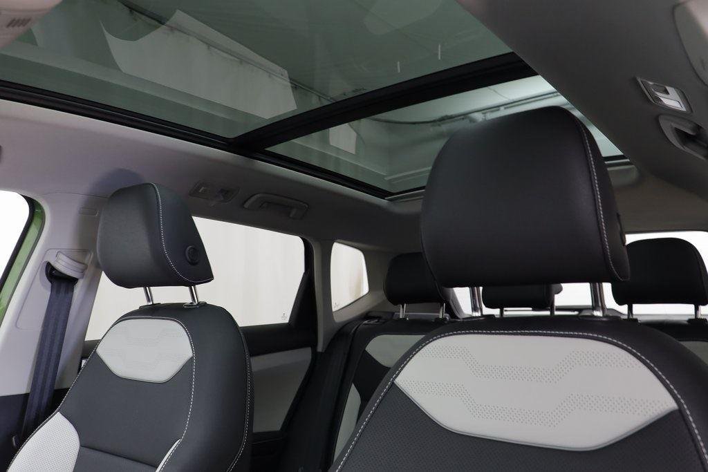 2025 Volkswagen Taos SEL - Photo 13