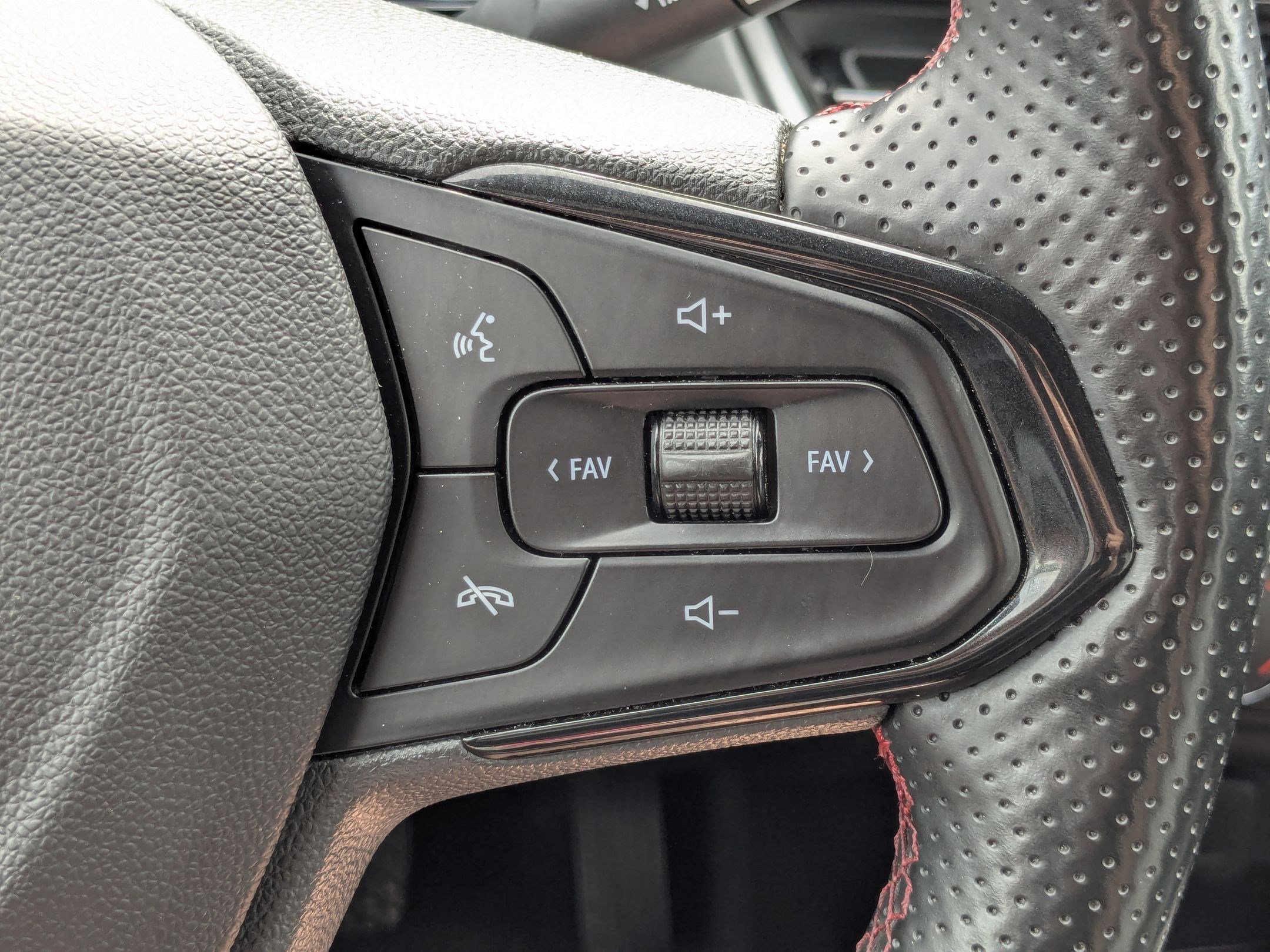 Used 2024 Sterling Gray Metallic Chevrolet 1RS image 19