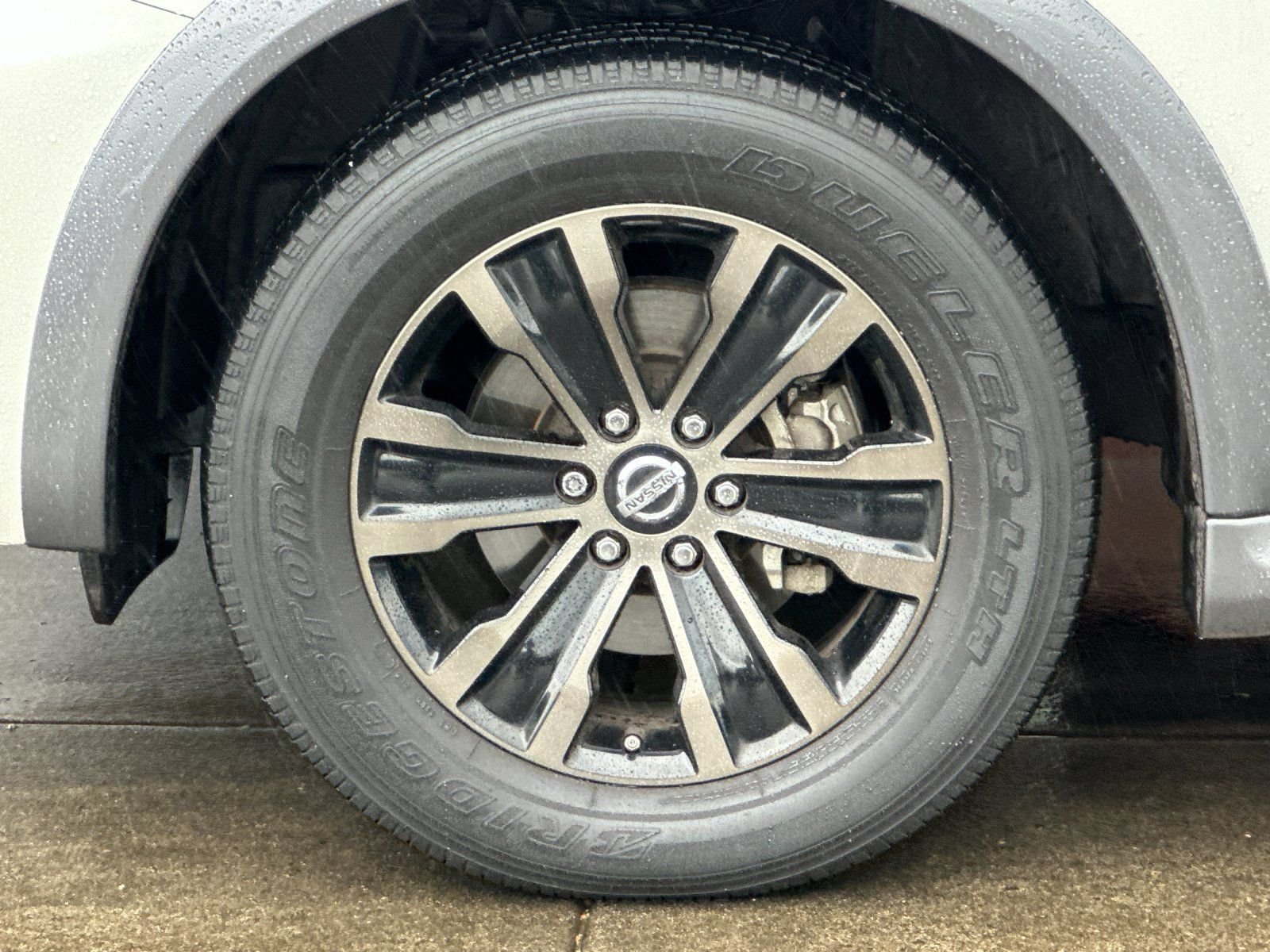 Used 2017 Pearl White Nissan Platinum image 25