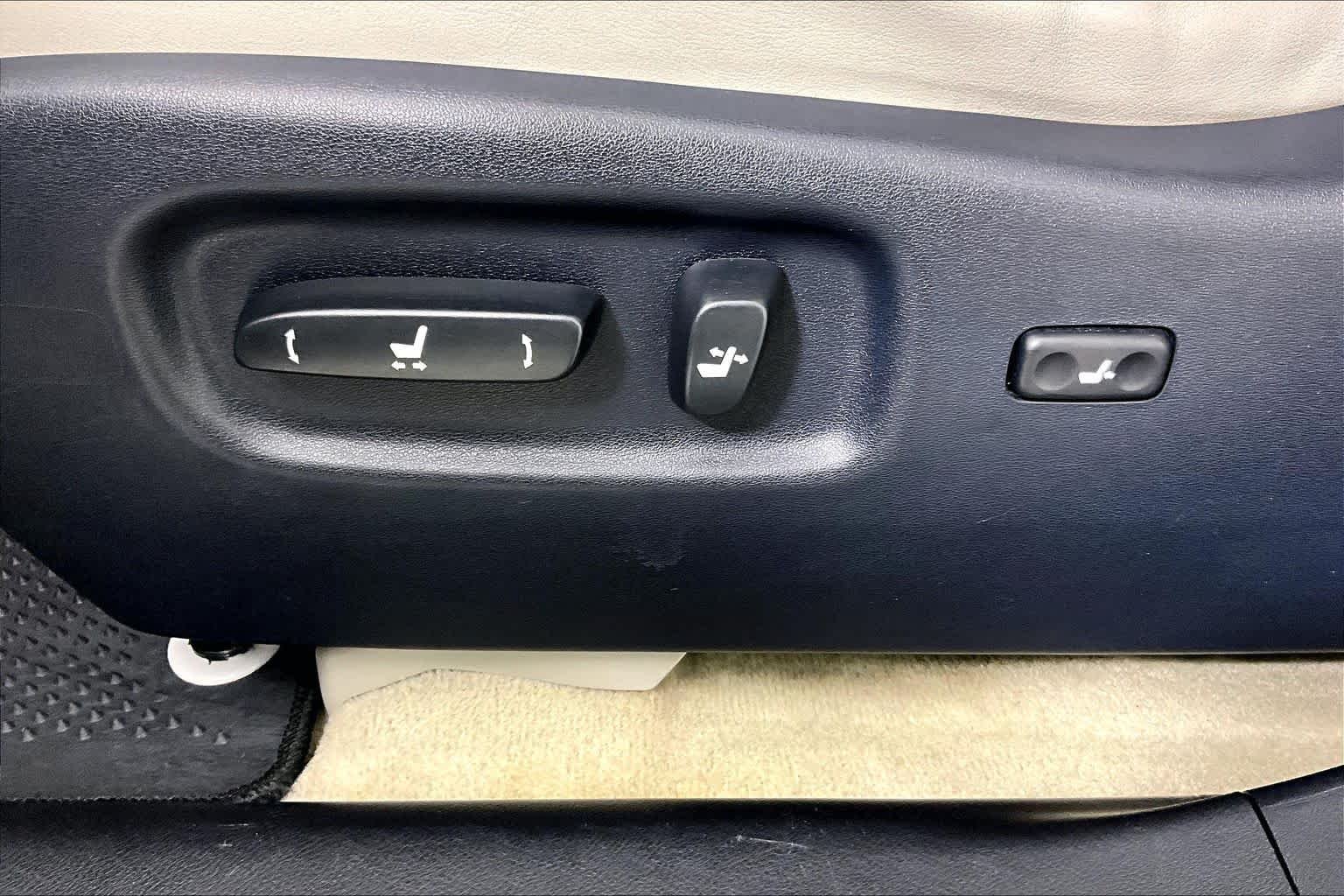 Used 2015 Starfire Pearl Lexus  image 34