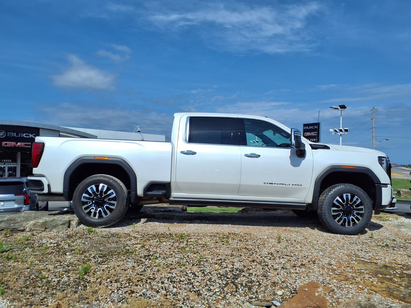 Used 2024 White Frost Tricoat GMC Denali Ultimate image 37