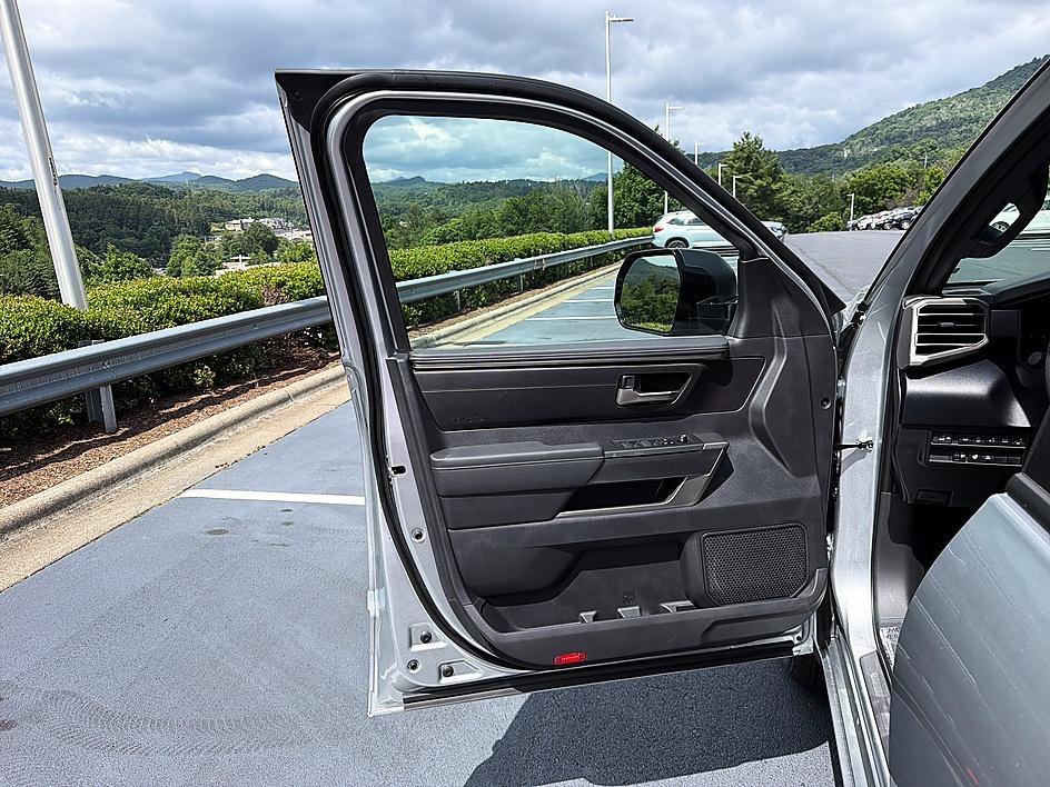 2026 Toyota Tundra SR5 - Photo 10