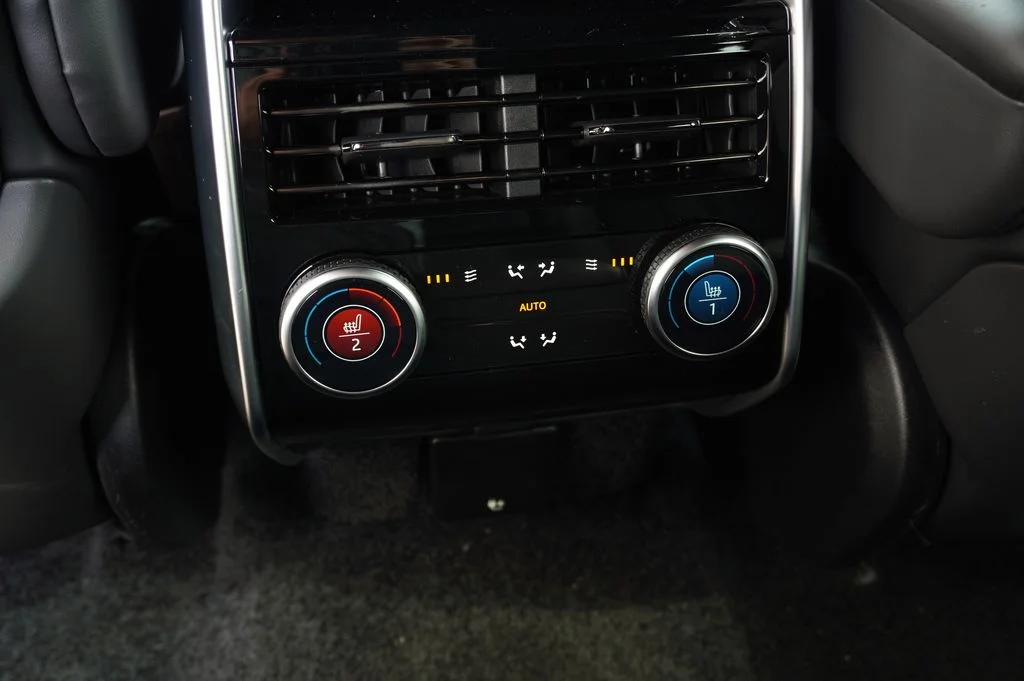 New 2026 Santorini Black Land Rover SE image 37