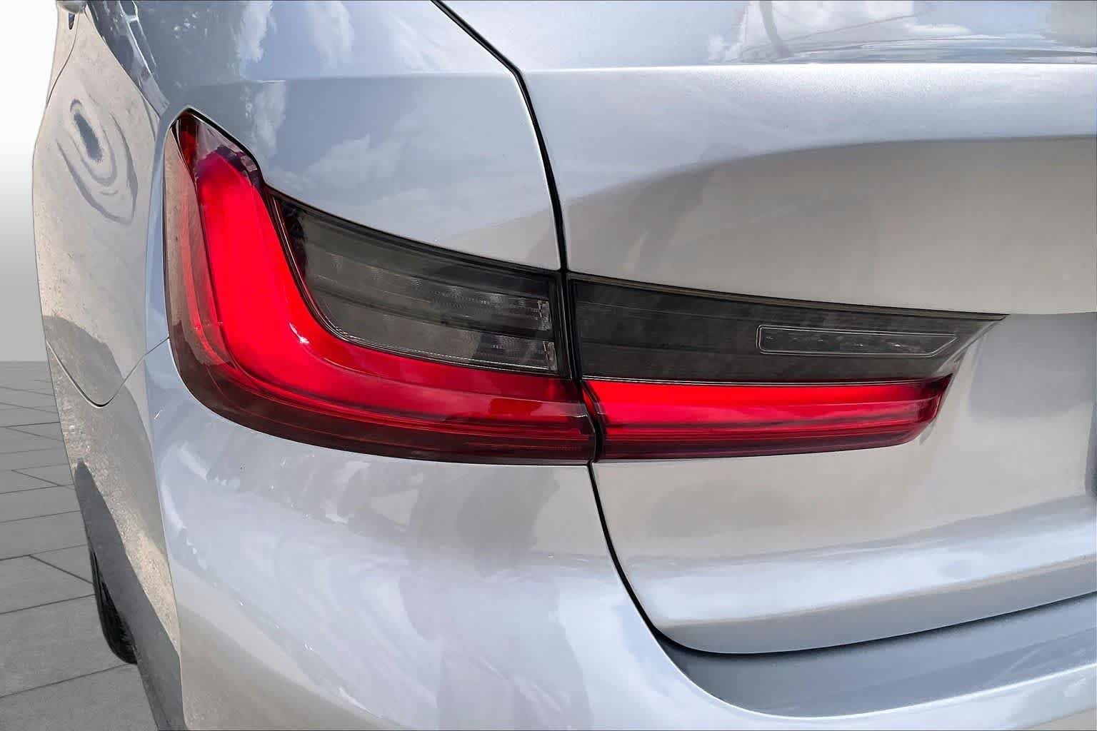 Used 2019 Glacier Silver Metallic BMW 330i image 28