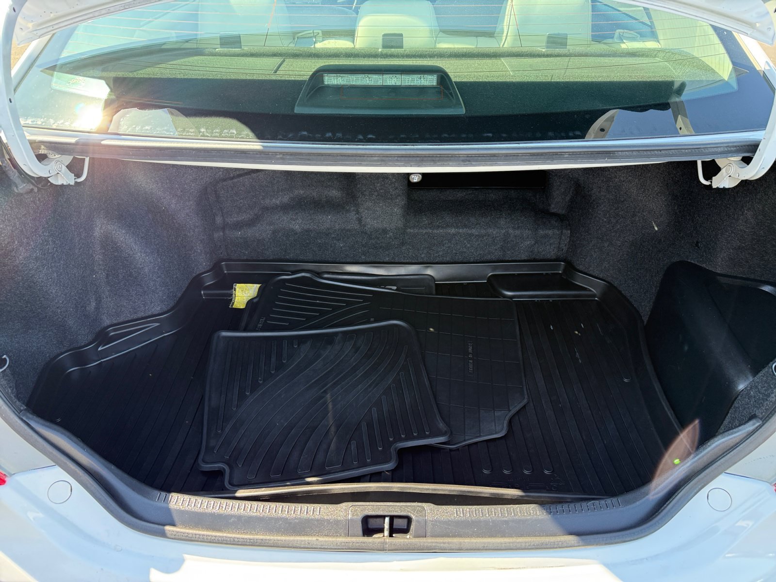 Used 2014 Super White Toyota XLE image 17
