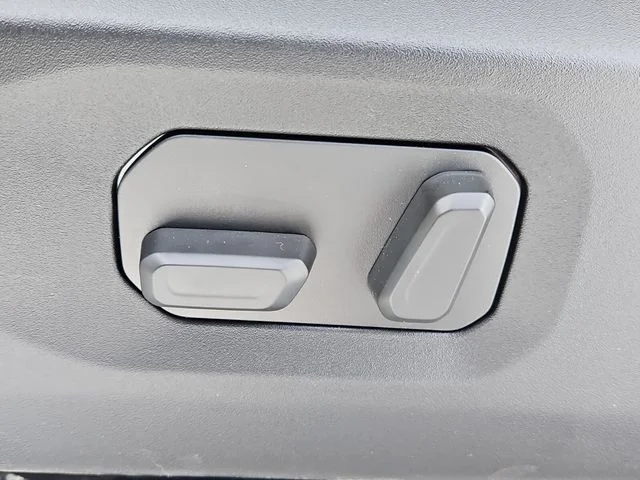 New 2026 Bright White Clear-Coat Exterior Paint Jeep Mojave X image 14