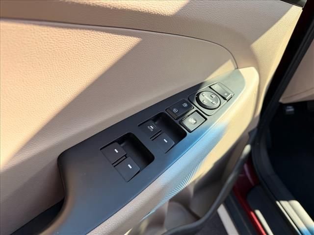 Used 2018 Red Hyundai SEL Plus image 12