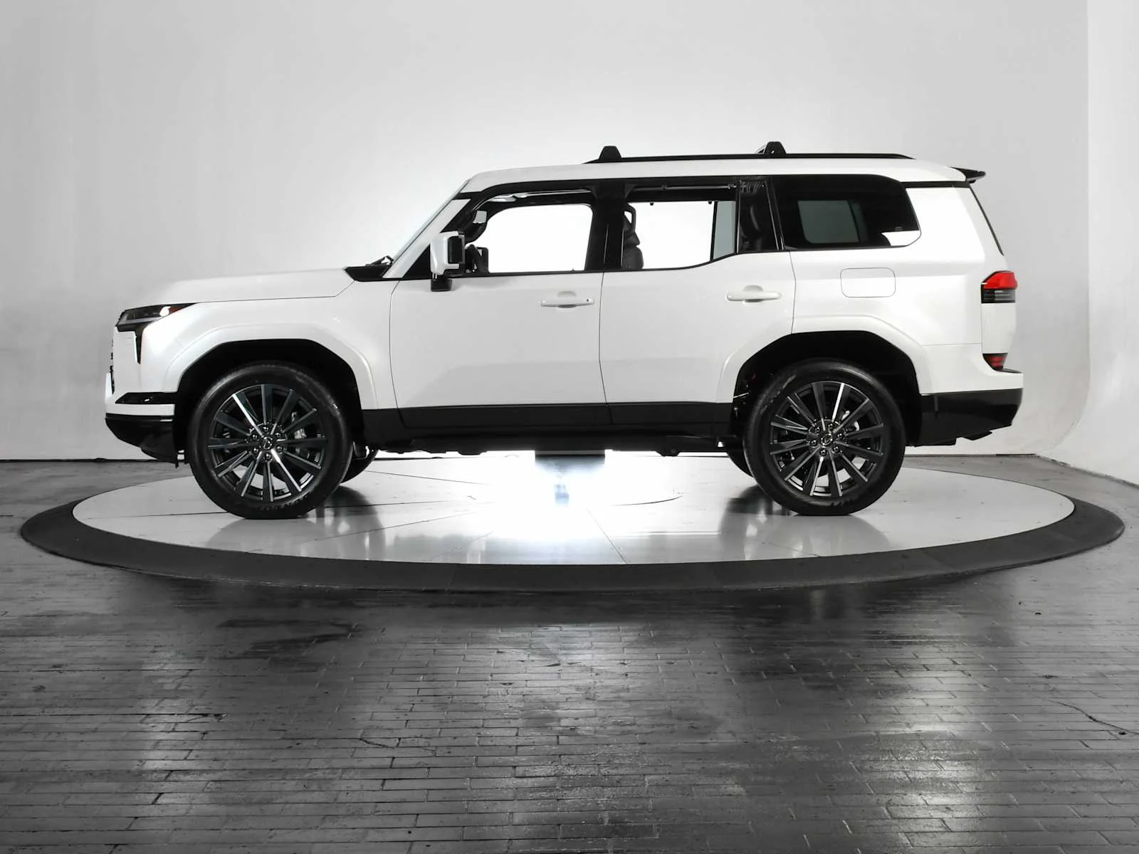 Certified Used 2026 EMINENT WHITE PEARL Lexus Luxury+ image 2
