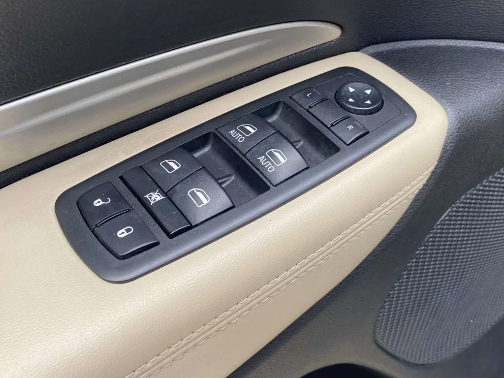 Used 2020 Blue Dodge SXT Plus image 20