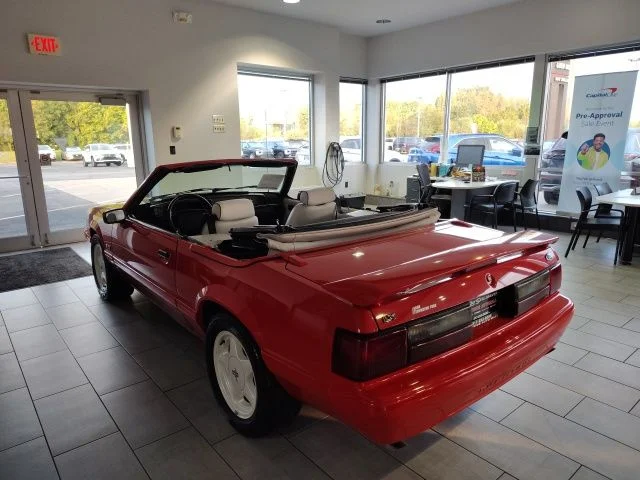 Used 1992 Red Ford LX image 9