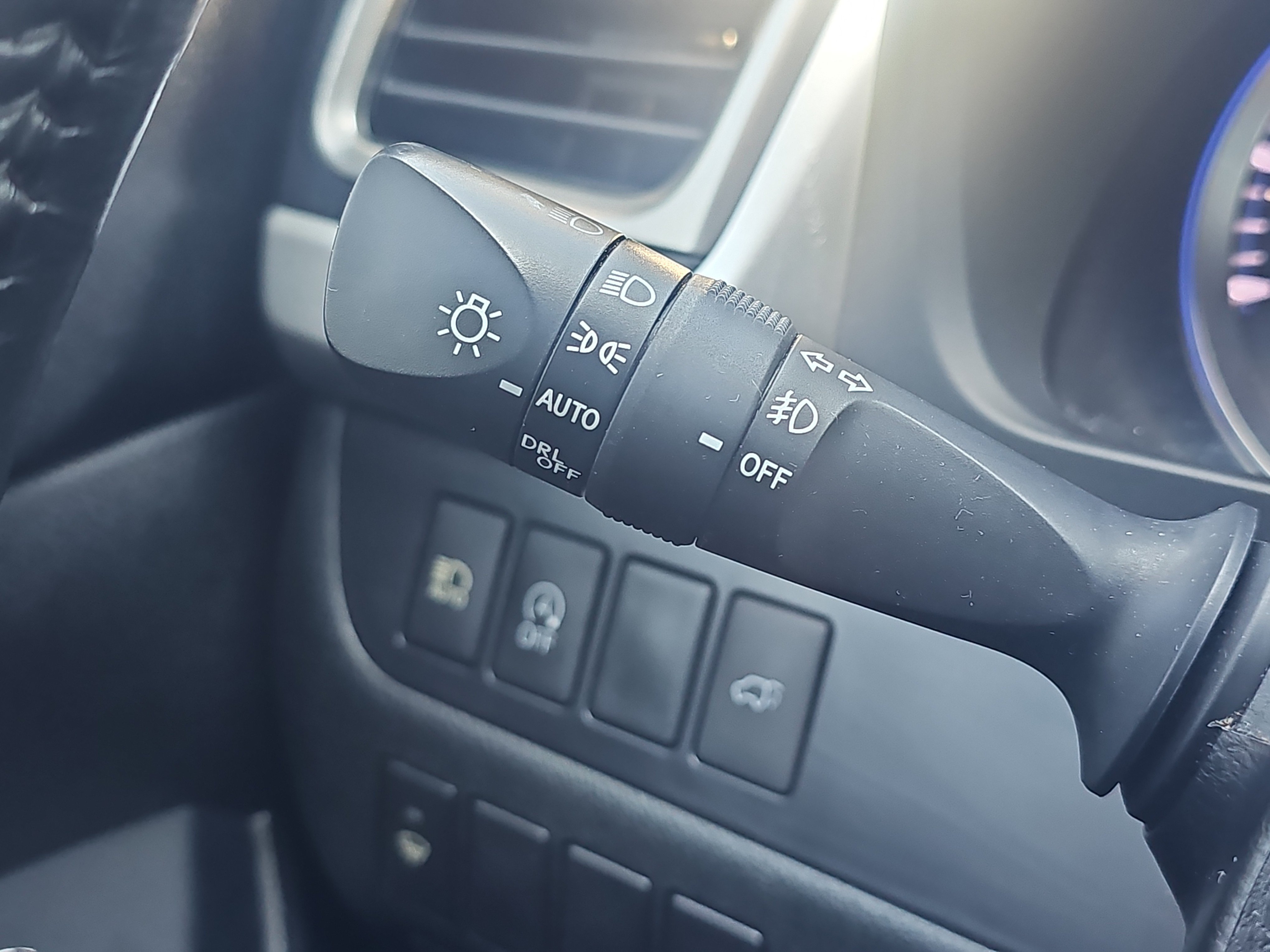 Used 2018 Predawn Gray Mica Toyota XLE image 18
