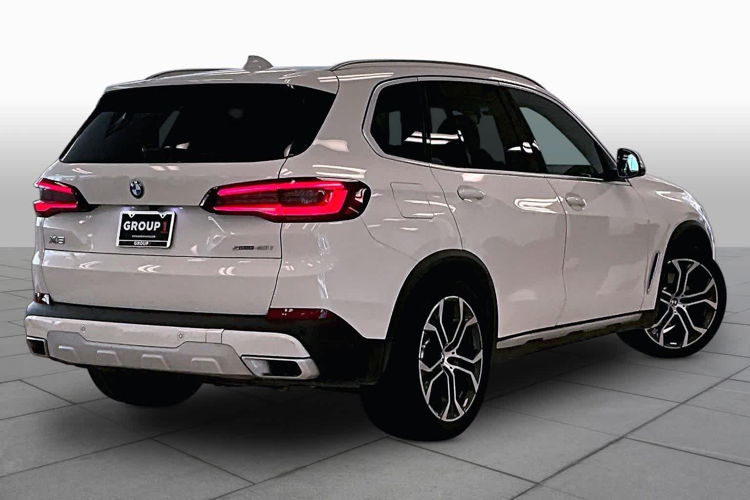 Used 2023 Alpine White BMW sDrive40i image 12