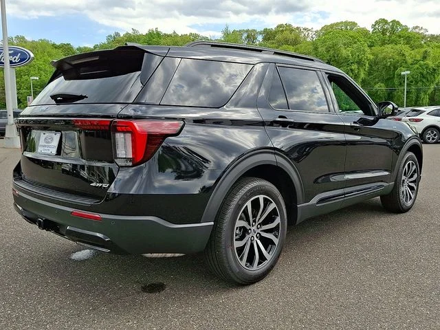New 2026 Agate Black Metallic Ford ST-Line image 4