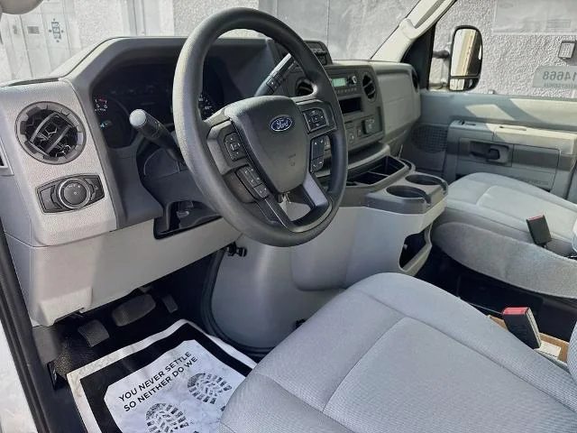 New 2027 Oxford White Ford E-350 SRW image 36