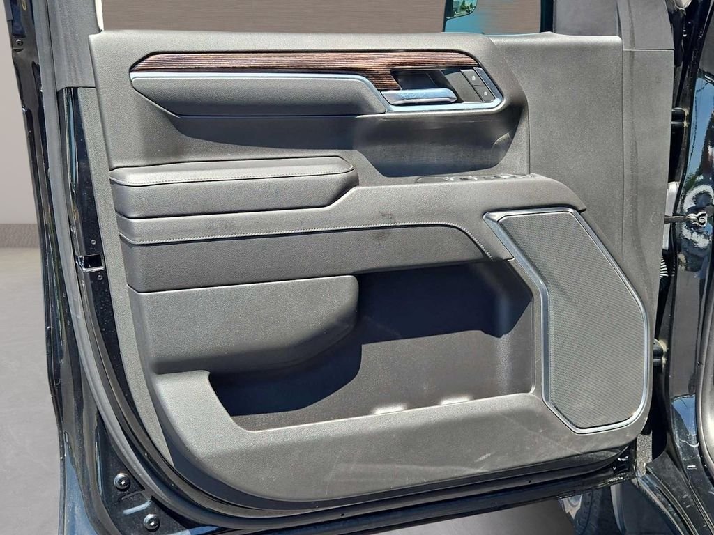 Used 2022 Black GMC Elevation image 19