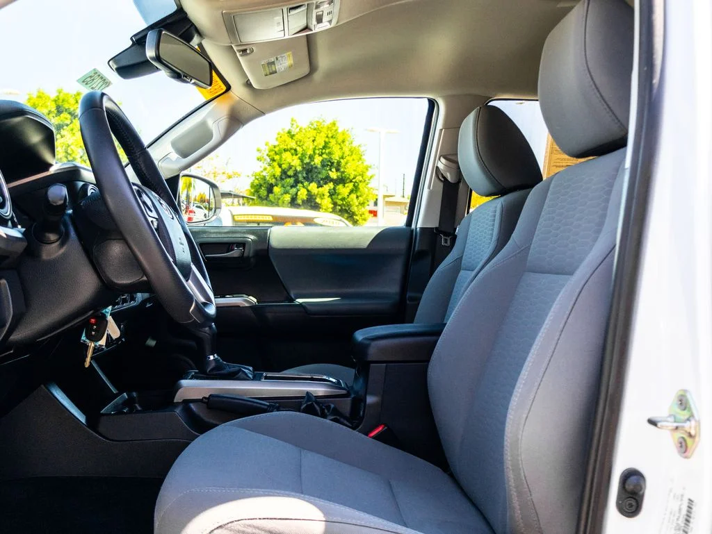 Used 2019 White Toyota SR5 image 15