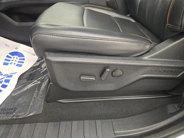 Certified Used 2025 Oxford White Ford Lariat image 36