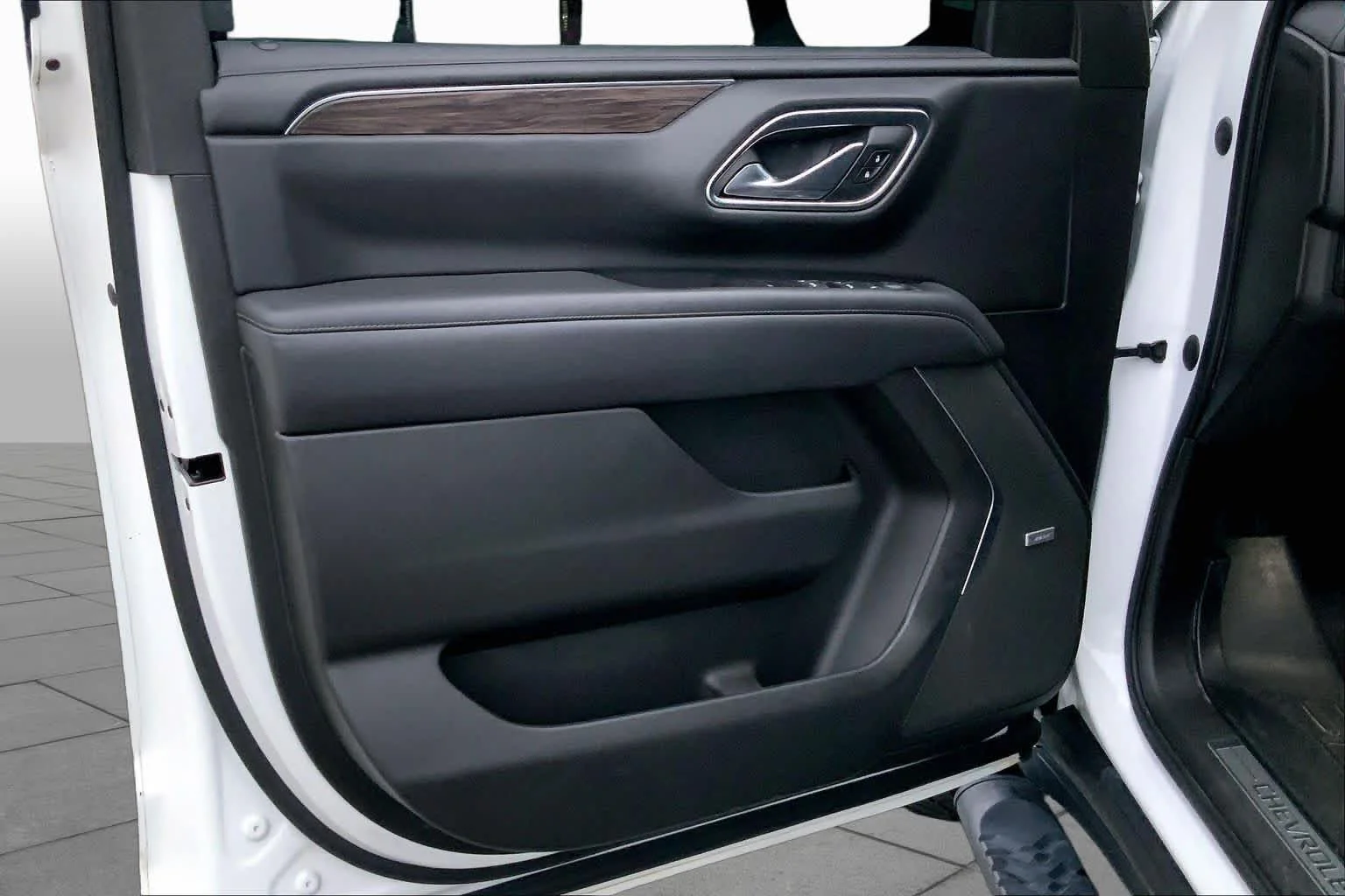 Used 2021 Summit White Chevrolet Z71 image 21