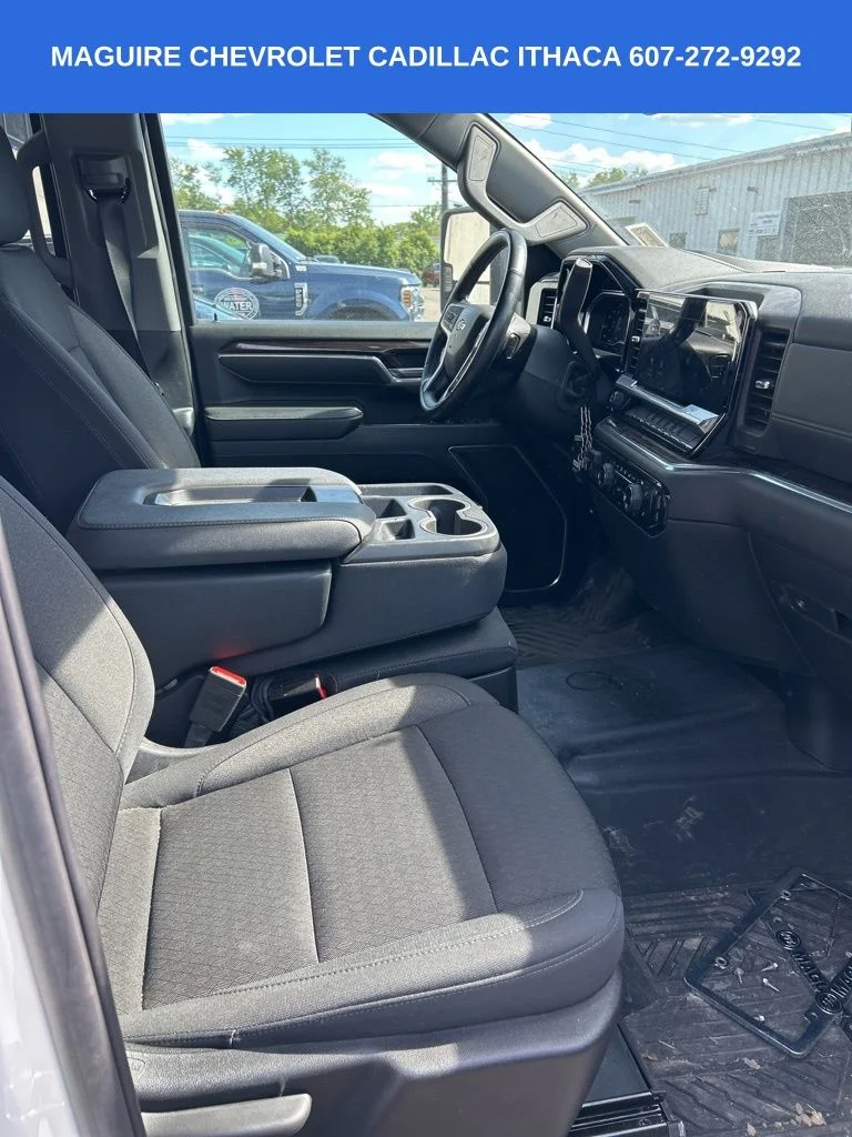 Used 2025 White Chevrolet LT image 10