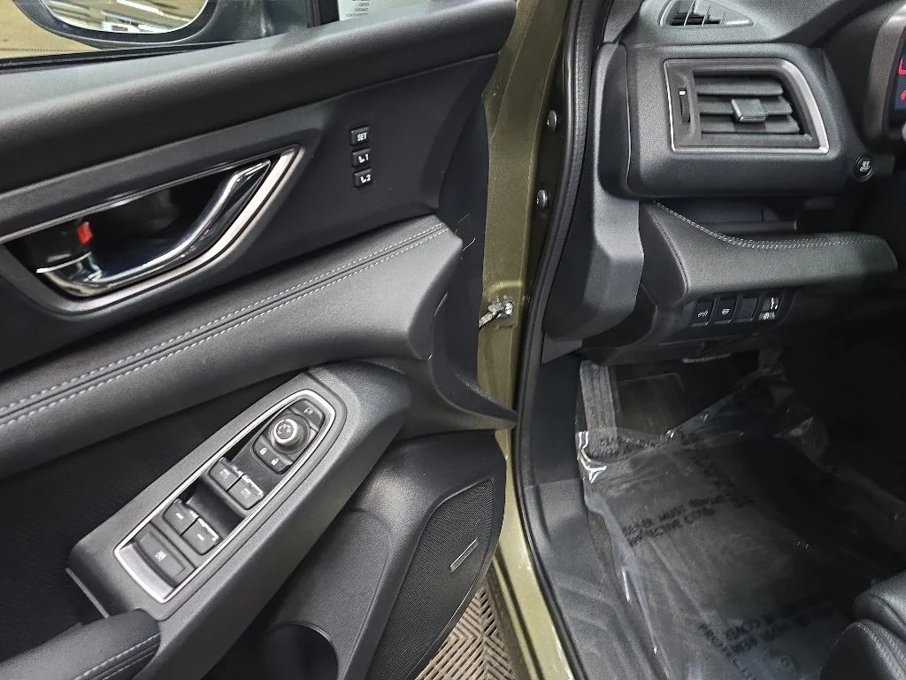 Used 2025 Green Metallic Subaru Limited image 28