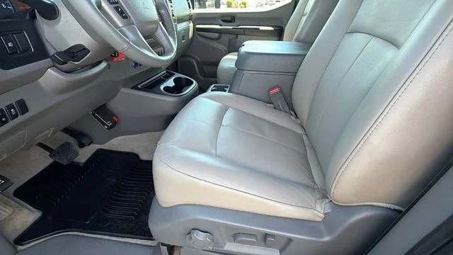 Used 2018 Super Black Nissan SL image 15